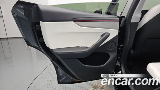 Tesla Model Y 2025 — photo 15