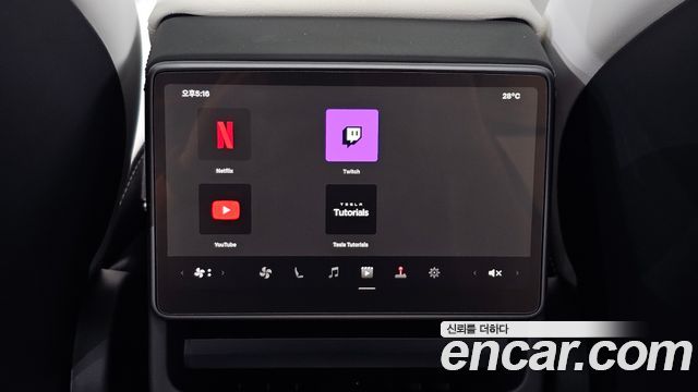 Tesla Model Y 2025 — photo 32