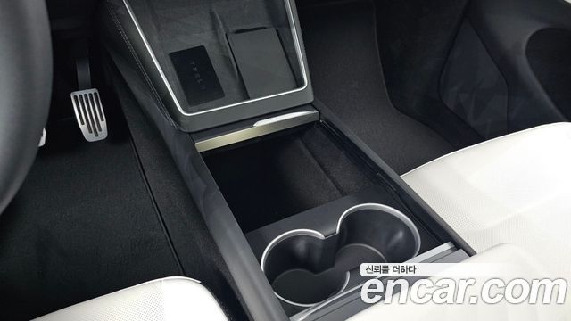 Tesla Model Y 2025 — photo 33