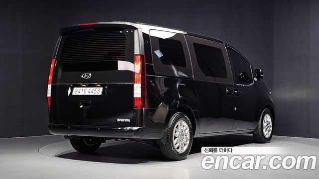 Hyundai Staria 2022 — photo 2