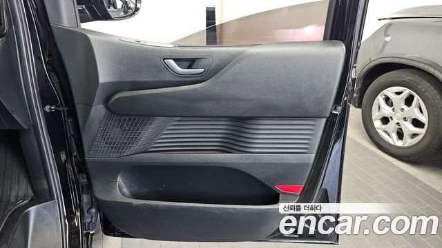 Hyundai Staria 2022 — photo 15