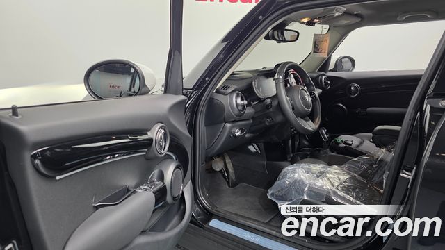 Mini Cooper 2024 — photo 13