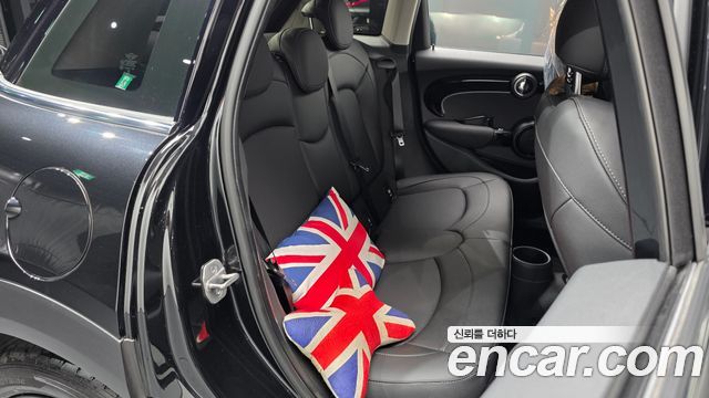 Mini Cooper 2024 — photo 17