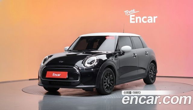 Mini Cooper 2024 — photo 1