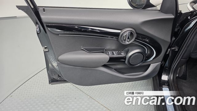 Mini Cooper 2024 — photo 14