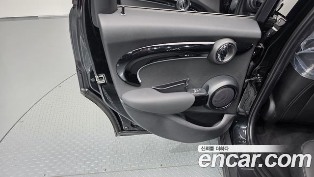 Mini Cooper 2024 — photo 15