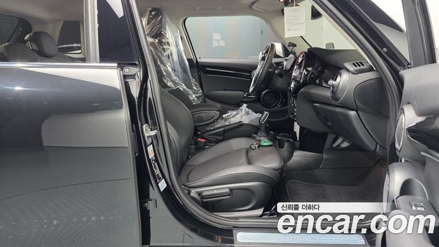 Mini Cooper 2024 — photo 16