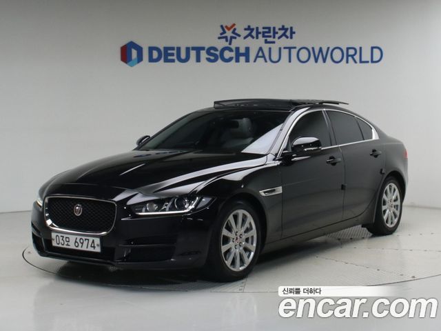 Jaguar XE 2018 — photo 2