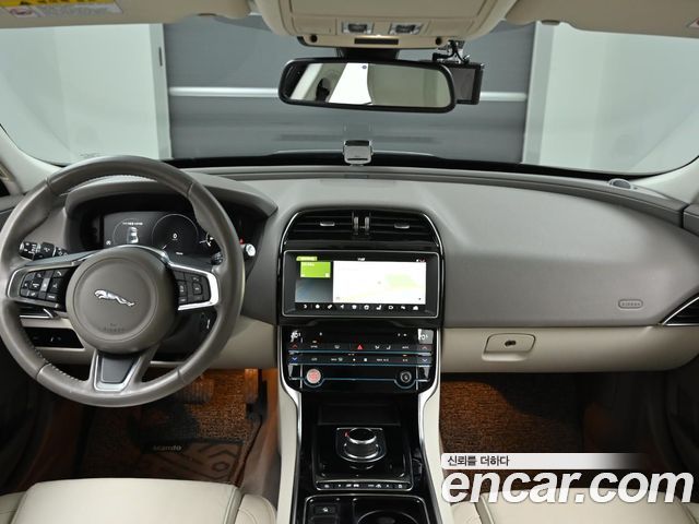 Jaguar XE 2018 — photo 7