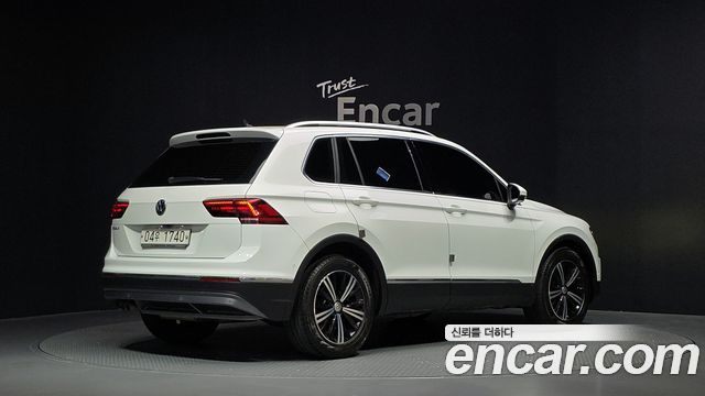 Volkswagen Tiguan 2018 — photo 2