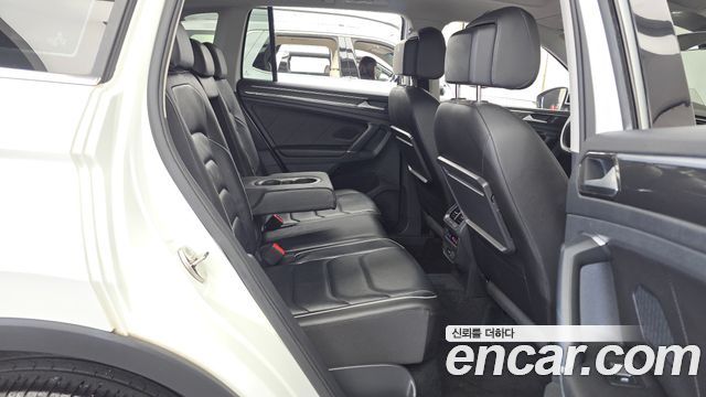 Volkswagen Tiguan 2018 — photo 12