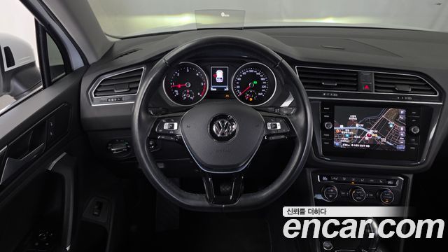 Volkswagen Tiguan 2018 — photo 13