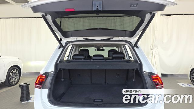 Volkswagen Tiguan 2018 — photo 20