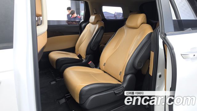 Kia Canival 2022 — photo 16