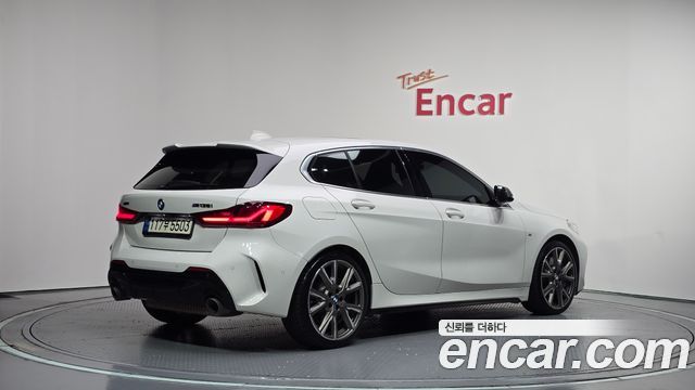 BMW 1-Series 2022 — photo 2