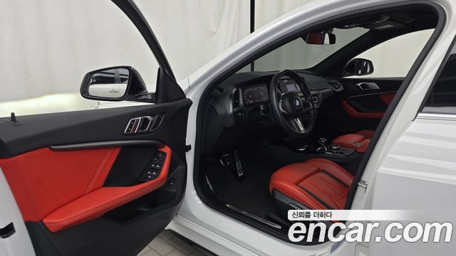 BMW 1-Series 2022 — photo 10