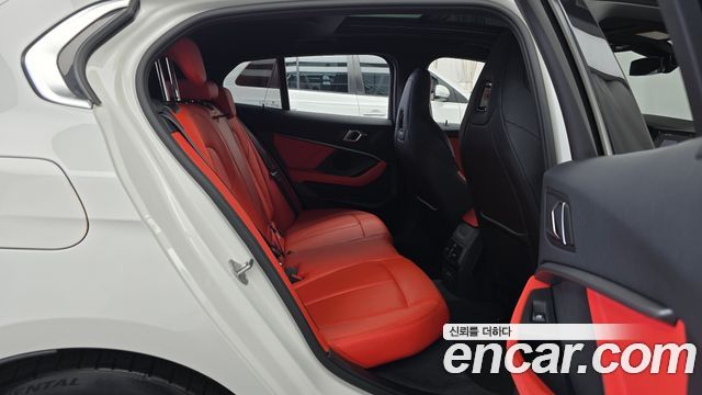 BMW 1-Series 2022 — photo 11