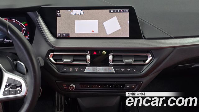 BMW 1-Series 2022 — photo 14