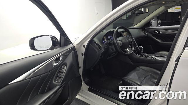 Infiniti Q50 2016 — photo 10