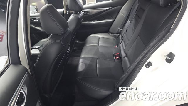 Infiniti Q50 2016 — photo 11