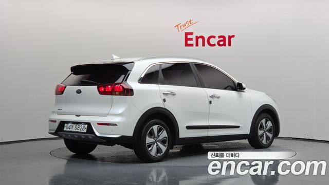 Kia Niro 2017 — photo 2