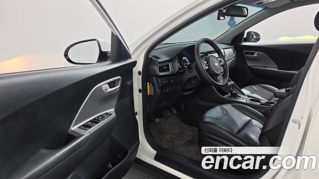 Kia Niro 2017 — photo 13