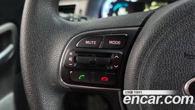 Kia Niro 2017 — photo 23