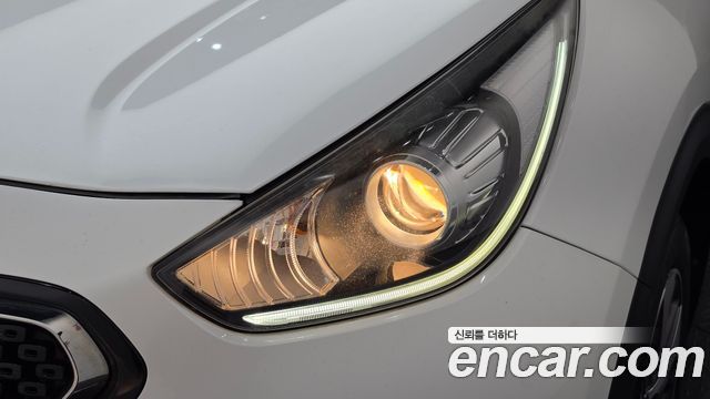 Kia Niro 2017 — photo 8