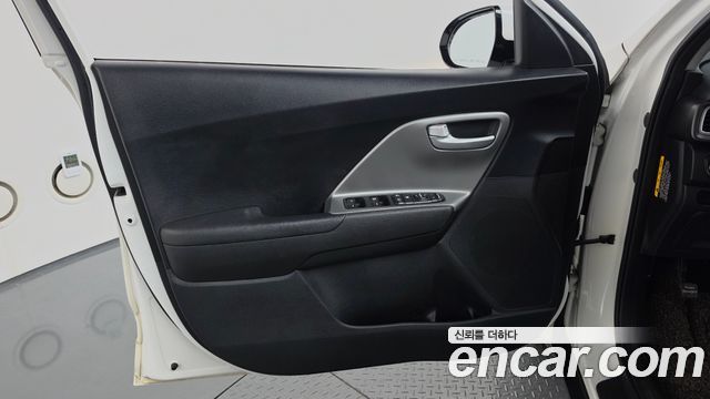 Kia Niro 2017 — photo 14