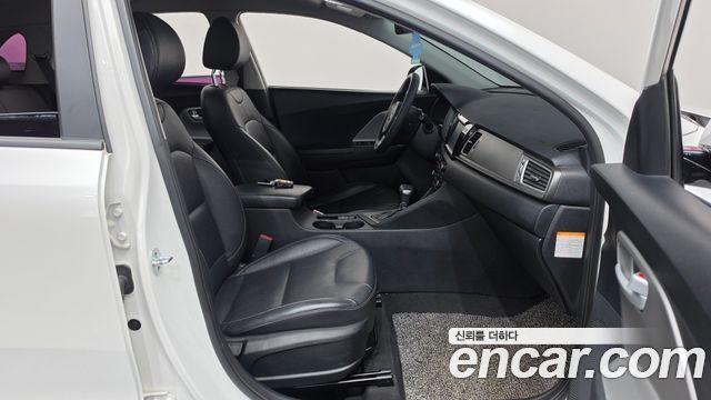 Kia Niro 2017 — photo 16