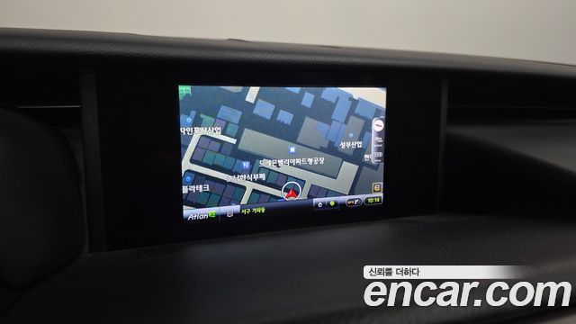 Lexus IS 2019 — photo 20