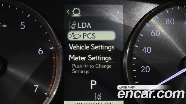 Lexus IS 2019 — photo 22