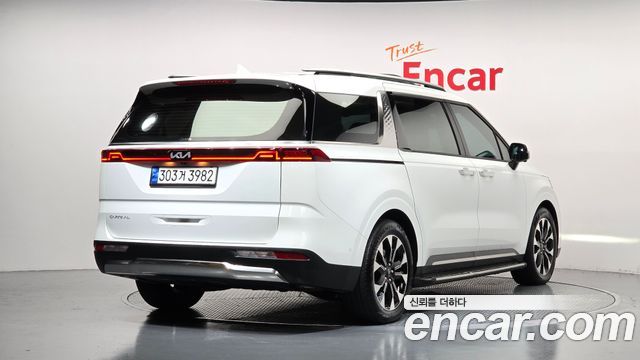 Kia Canival 2023 — photo 2