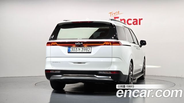 Kia Canival 2023 — photo 4