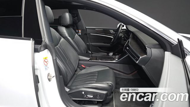 Audi A7 2020 — photo 17
