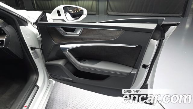 Audi A7 2020 — photo 14