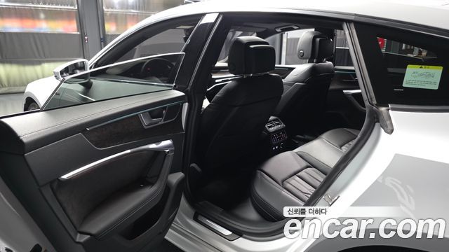 Audi A7 2020 — photo 16