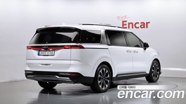 Kia Canival 2023 — photo 2