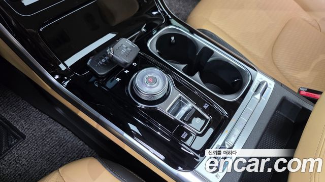 Kia Canival 2023 — photo 9