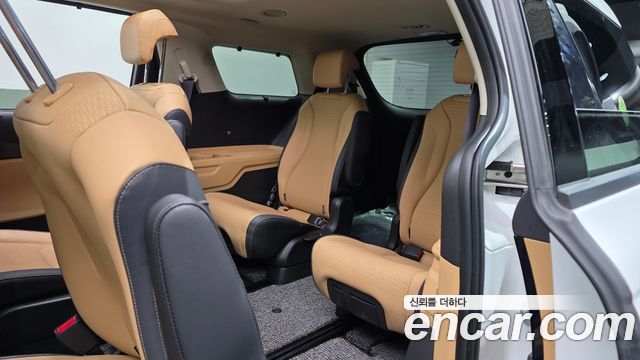 Kia Canival 2023 — photo 11