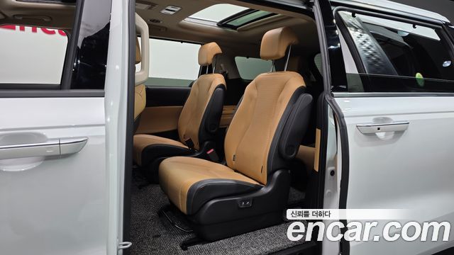 Kia Canival 2023 — photo 12