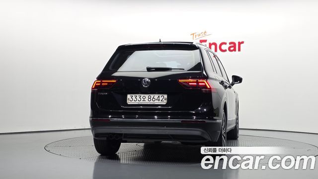 Volkswagen Tiguan 2020 — photo 4