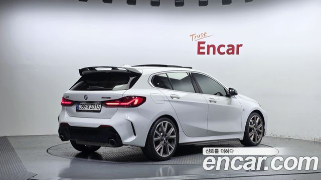 BMW 1-Series 2022 — photo 2