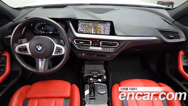BMW 1-Series 2022 — photo 10
