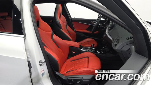 BMW 1-Series 2022 — photo 17