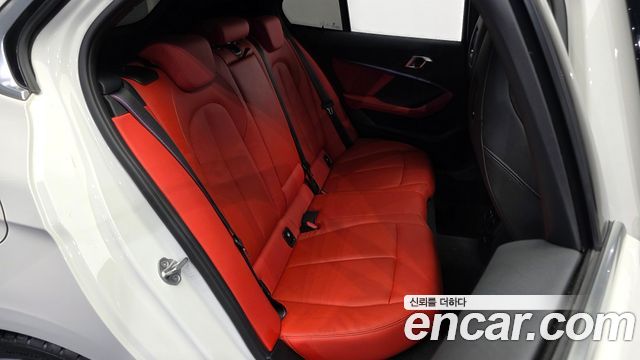 BMW 1-Series 2022 — photo 18