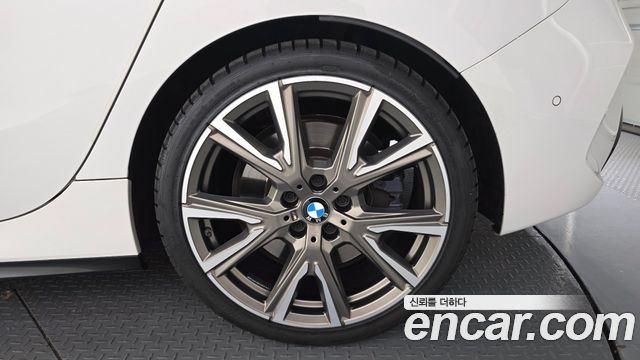 BMW 1-Series 2022 — photo 7