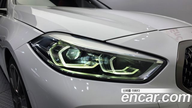 BMW 1-Series 2022 — photo 8