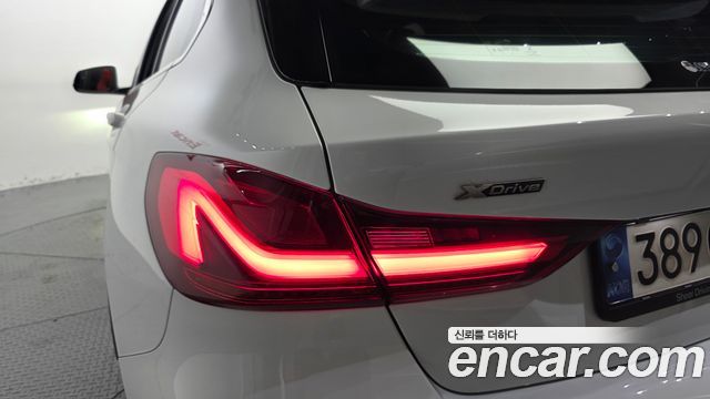 BMW 1-Series 2022 — photo 9