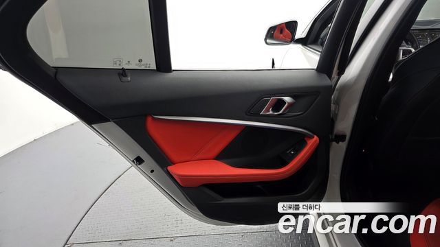 BMW 1-Series 2022 — photo 15